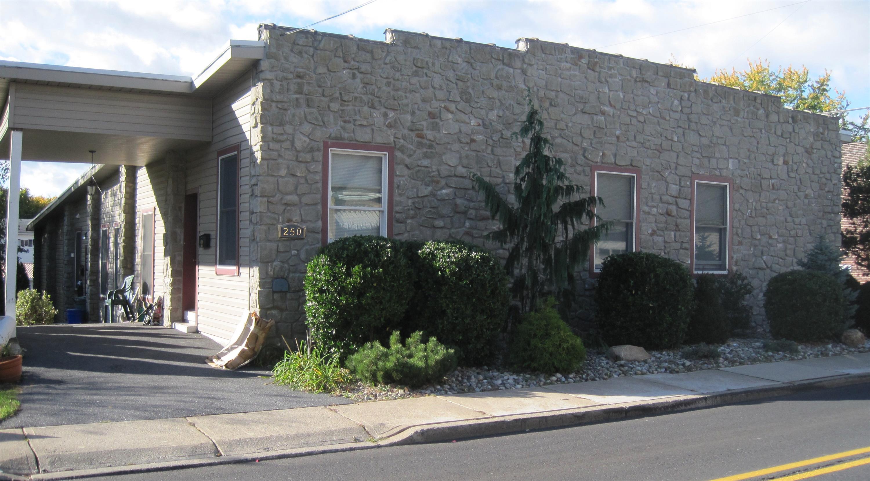 250 East Walnut Street - 101